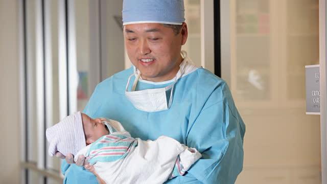 Memilih Doktor untuk Bayi Anda