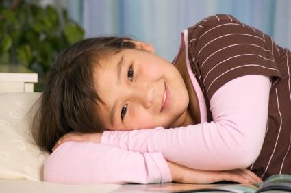 Cara Menangani Anak yang Pemalu