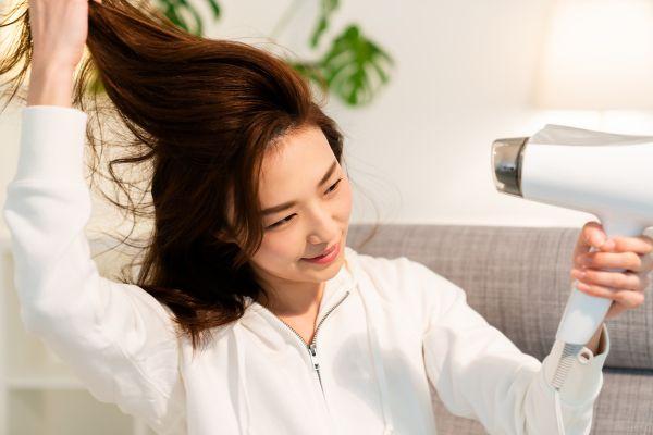 cara keringkan rambut dengan cepat