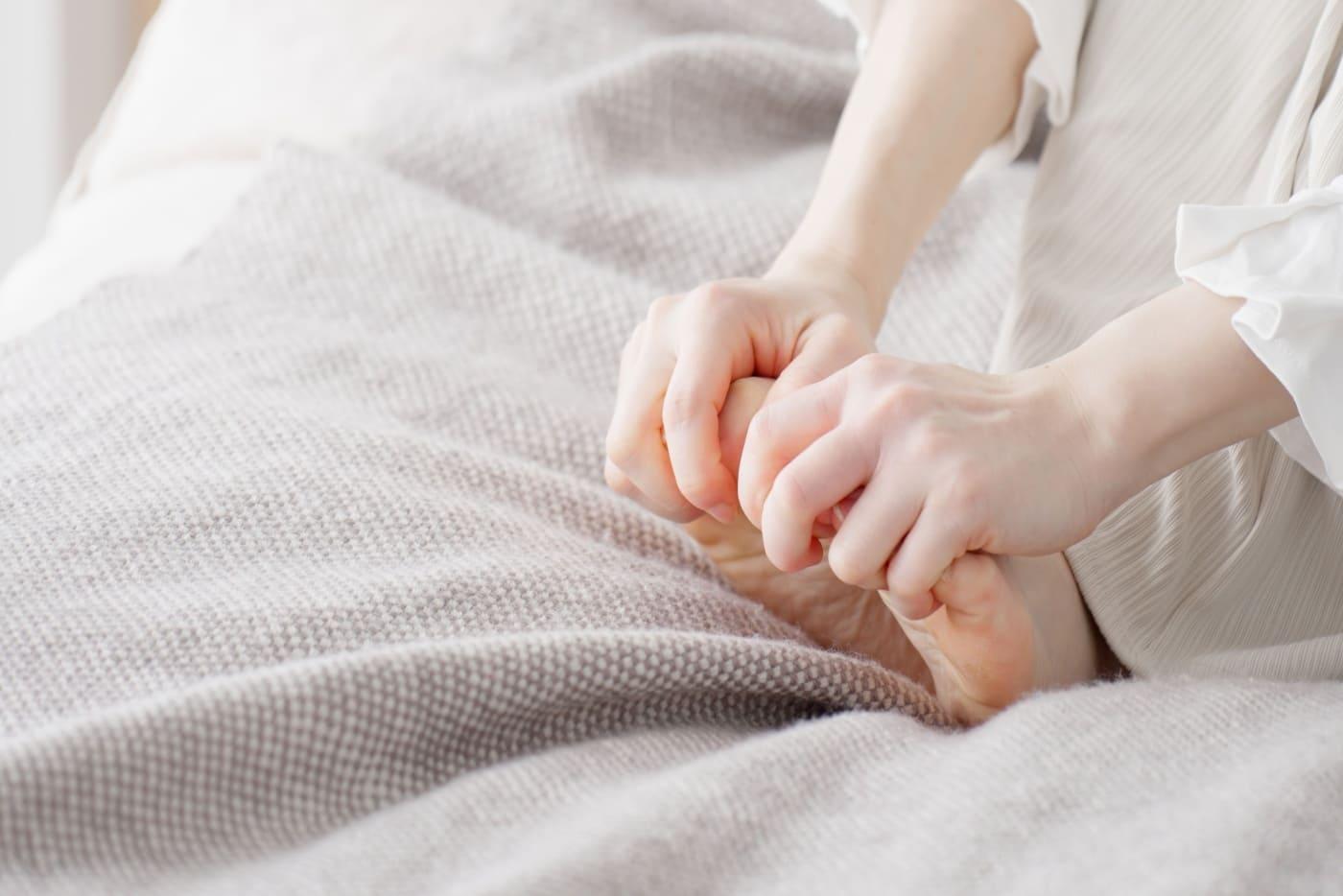 Selalu Rasa Tangan & Kaki Sejuk? Jaga-Jaga, 10 Penyakit Ini Mungkin Puncanya!