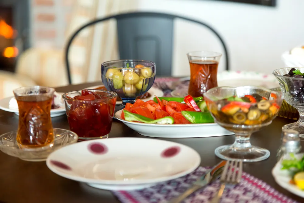 Minuman yang Perlu Dihindari Sewaktu Sahur Supaya Tidak Haus