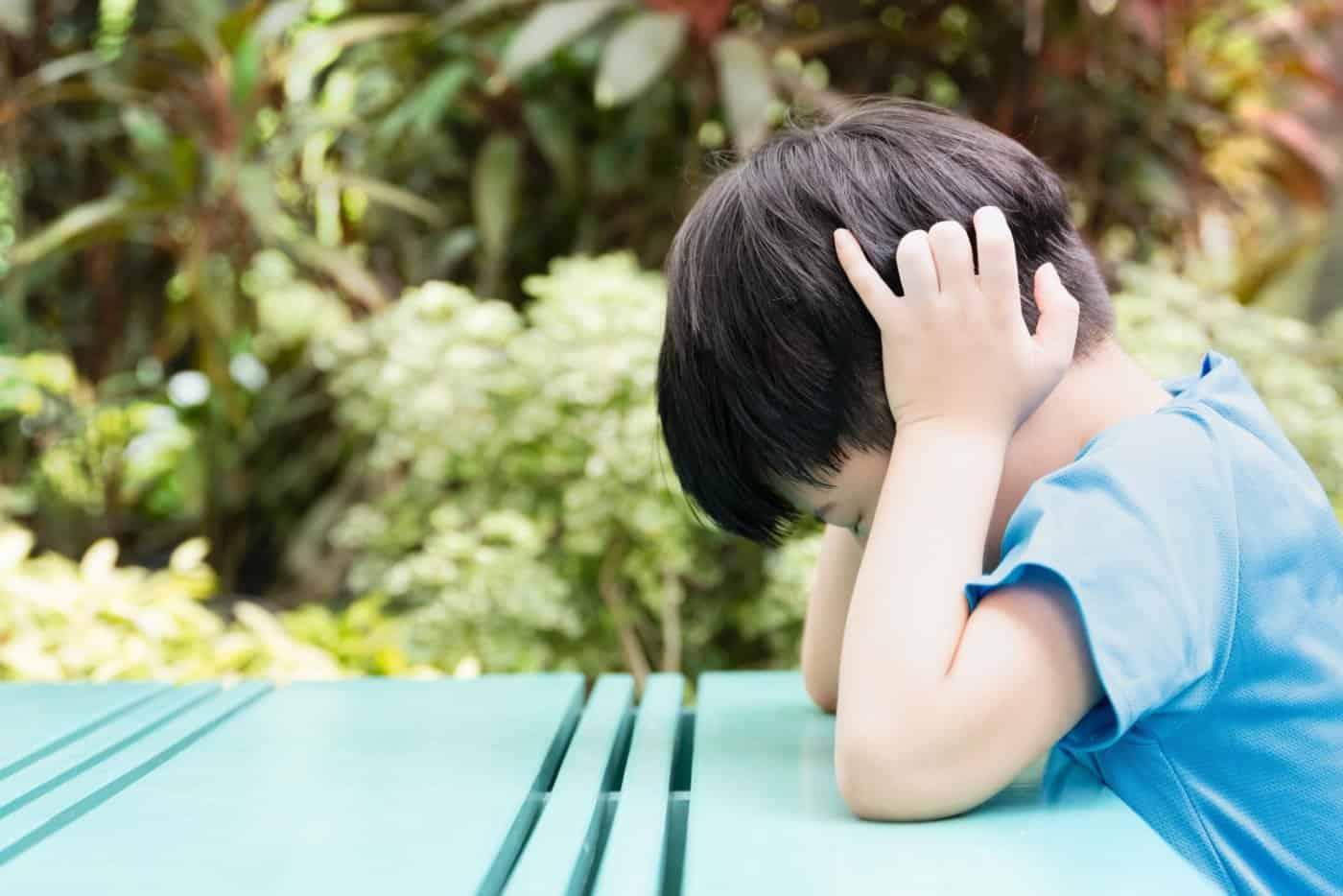 Risau Lihat Perkembangan Anak Berbeza, Semak 35 Tanda Autisme (Info Lengkap)!