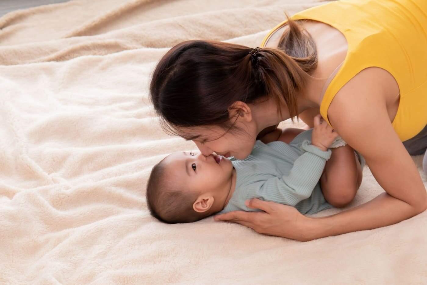 Ciuman Ibu: Cara Mudah dan Tidak Menyakitkan untuk Membuang Objek di dalam Hidung Kanak-kanak