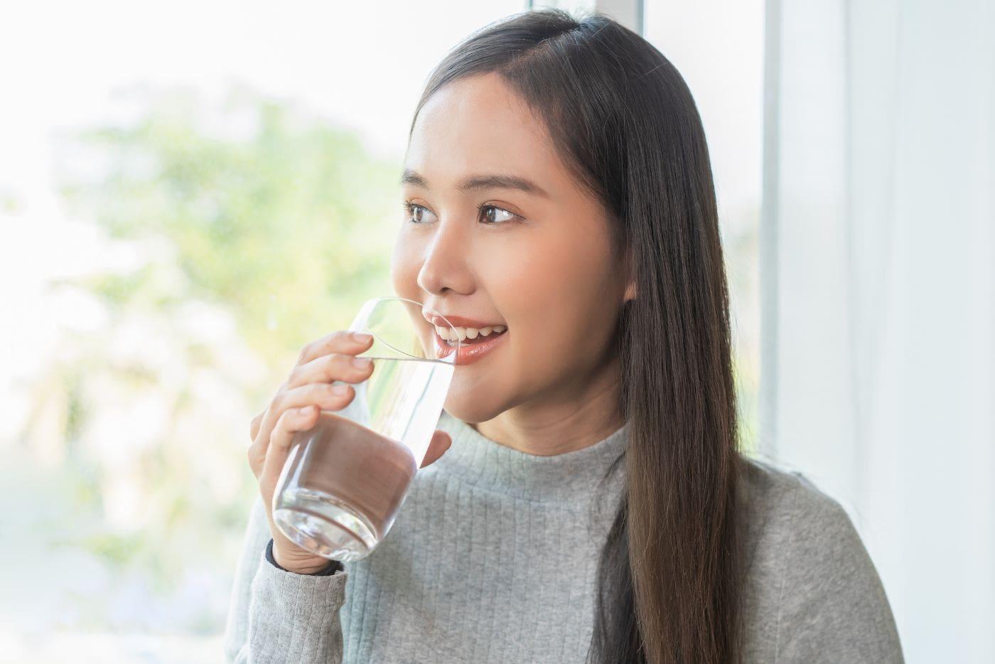 Mengapa Anda Perlu Minum Banyak Air Kosong? Ini Manfaatnya Untuk Kesihatan