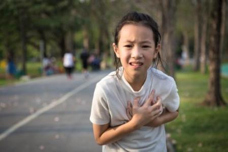 Penyakit Jantung: Pernahkah Anak Anda Mengadu Sakit Dada?