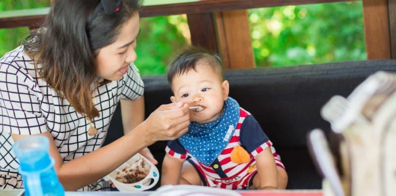 7 Tanda Si Manja Sudah Bersedia Untuk Makan Makanan Pertama, JANGAN Beri Kalau Belum Bersedia!