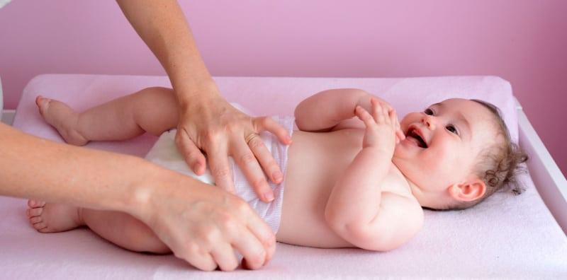 Ibu Baru Bersalin? Ini Cara Membersihkan Kemaluan Bayi Perempuan