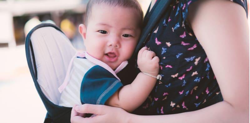 3 Situasi Alat Mengendong Bayi Boleh Bahayakan Si Kecil, Semak Sebelum Guna, Ibu!