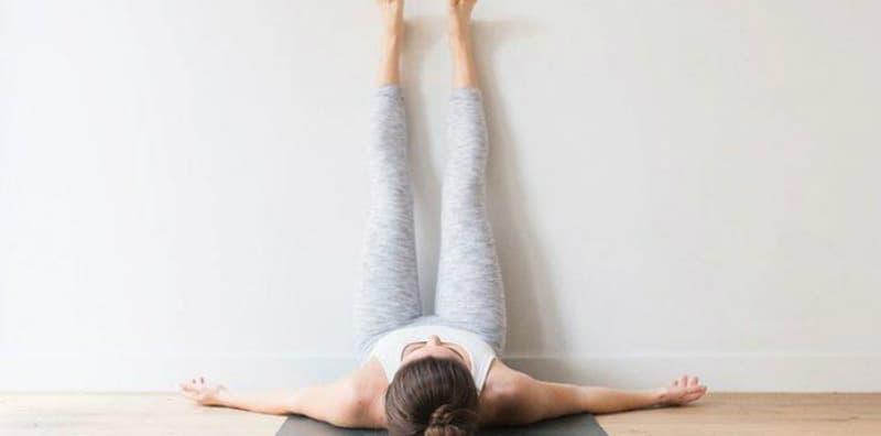 Ini Manfaat Senaman Angkat Kaki Ke Dinding, Boleh Buat Di Rumah Sahaja!