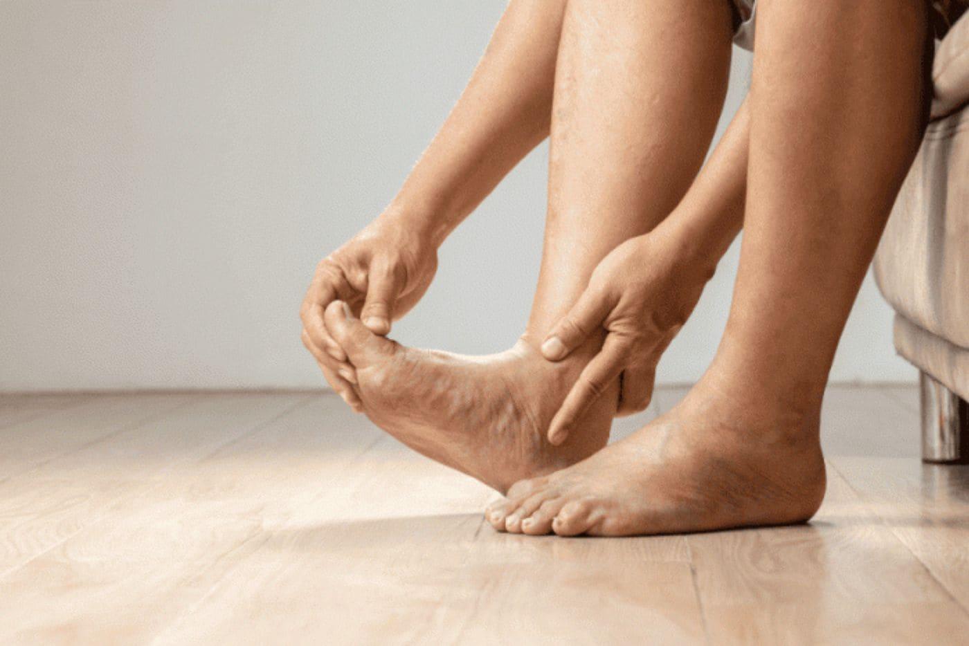 Kaki Tiba-Tiba Bengkak? Ini 7 Puncanya – No. 3 & 5 Mungkin Tanda Bahaya!
