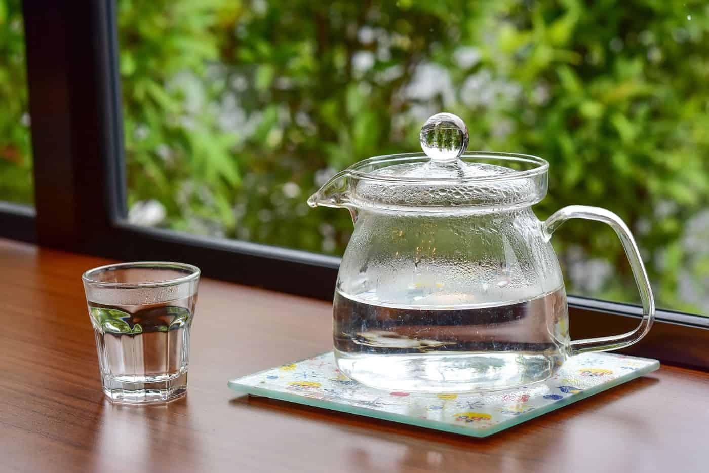 Tak Suka Minum Air Panas? 8 Manfaat Ini Mungkin Akan Ubah Selera Anda!