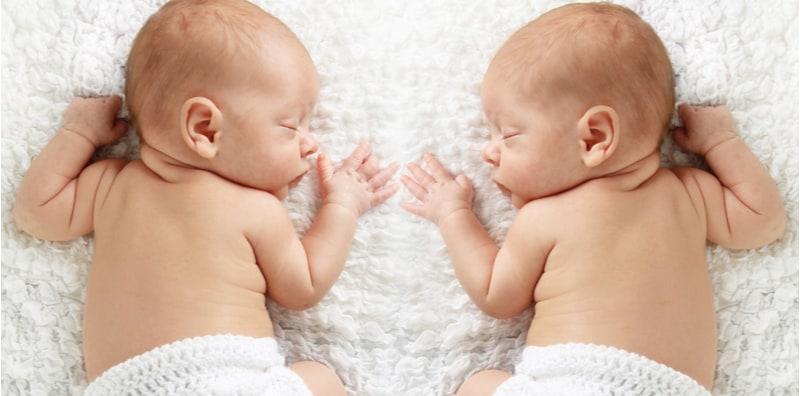 5 Tanda Hamil Bayi Kembar, Ini Penjagaan & Komplikasi Penting Yang Anda WAJIB Tahu!