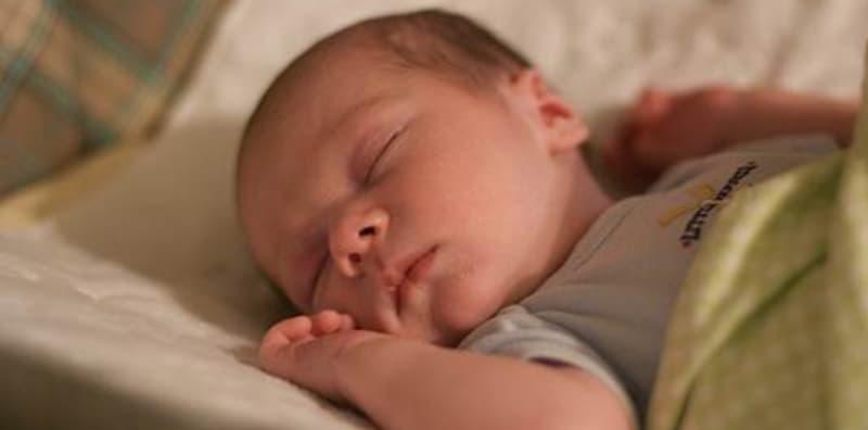 Berhenti Guna Selimut & 6 Benda Ini Dalam Katil Bayi, Ia Punca Sindrom Kematian Mengejut (SIDS)!