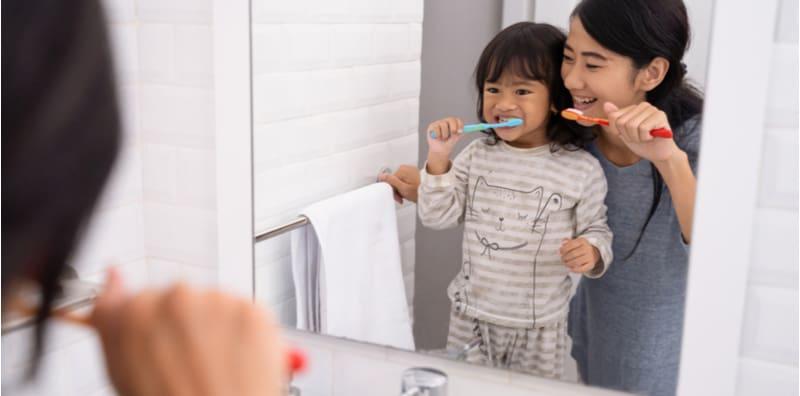 JANGAN Perkenal Ubat Gigi Awal Sangat Untuk Gosok Gigi Bayi! Ini Apa Boleh Jadi Kalau Anak Tertelan