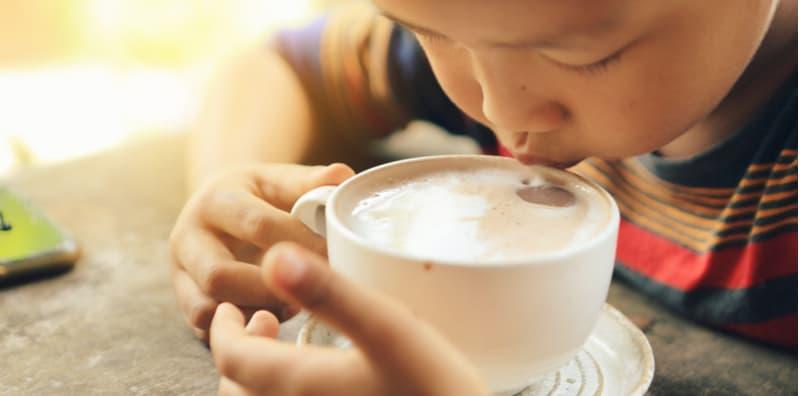 PERHATIAN Ibu Bapa, Sila Tegah Anak Dari Ambil 12 Minuman Ini, Jangan Dimanjakan Sangat!