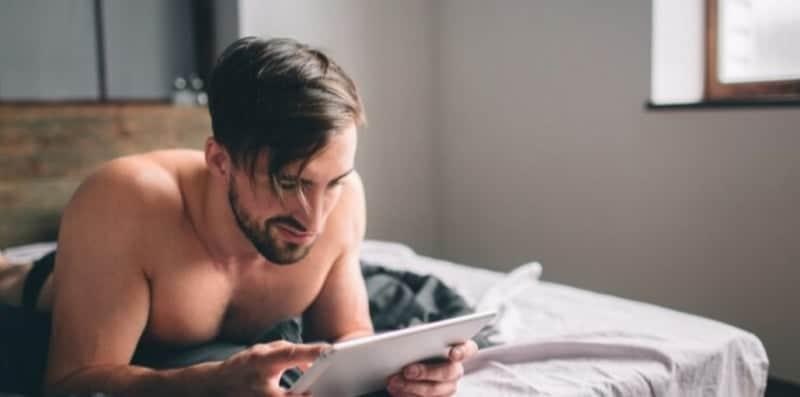 Sudah Kahwin Pun Suami Masih Suka Tengok Porno? Ada 4 Sebab Ini Rupanya!