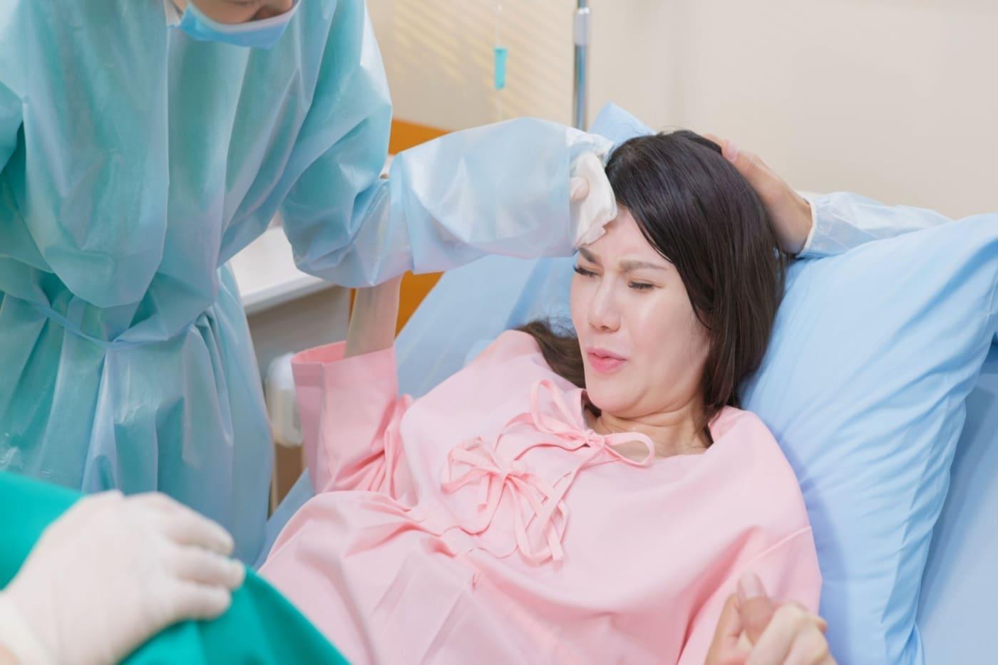 Bila Bayi Nak Keluar Ni? Ini Risiko Jika Waktu Bersalin Terlalu Panjang!