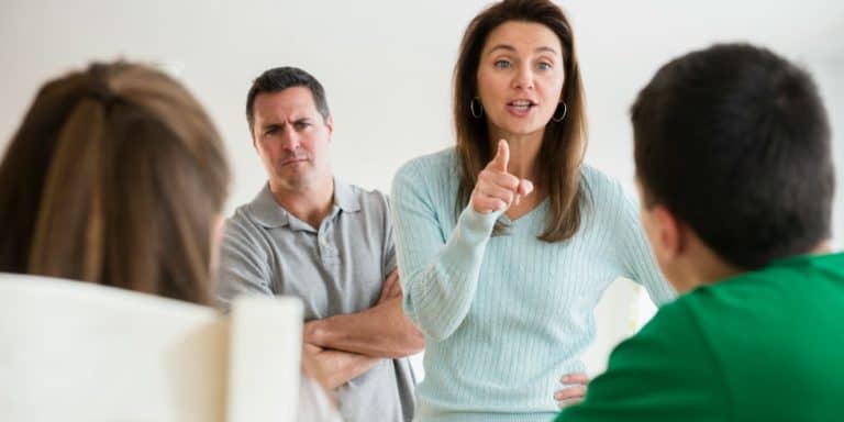 Tanpa Sedar, Anda Sebenarnya Ibubapa Bersikap Autoritarian!