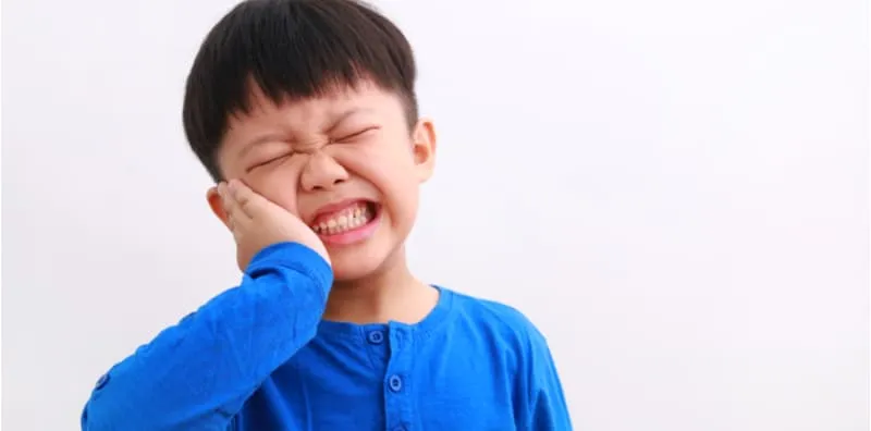 Kasihan Bila Si Kecil Mengadu Sakit Gigi... Parents, Ikut Cara Ini Untuk Atasinya!