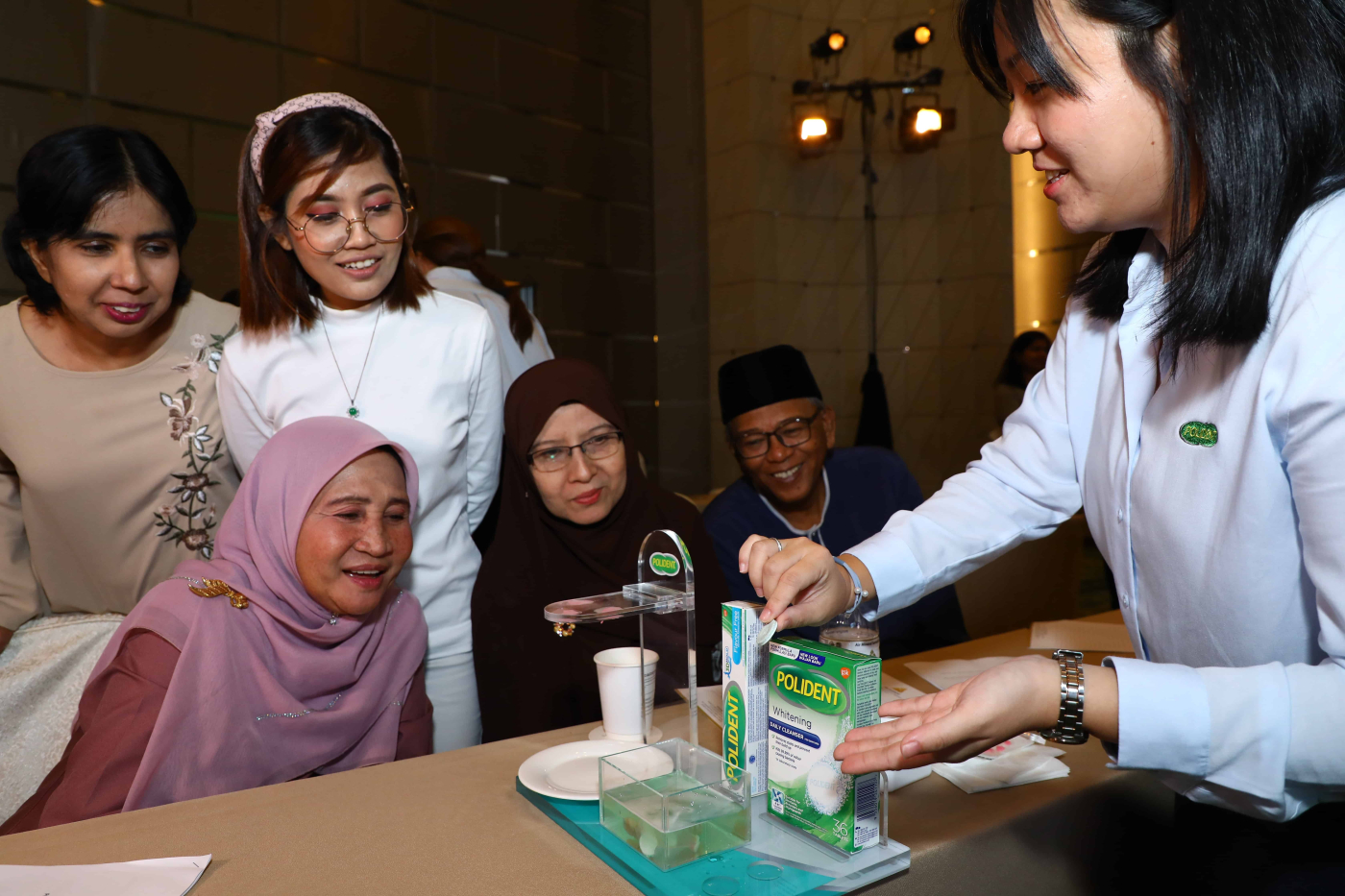 Gigi Palsu: Keperluan untuk Warga Tua