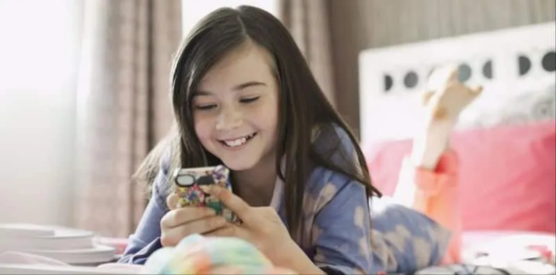 Banyak Main Telefon Pintar Punca Kesihatan Mental Remaja Makin Terjejas, Betul Ke?