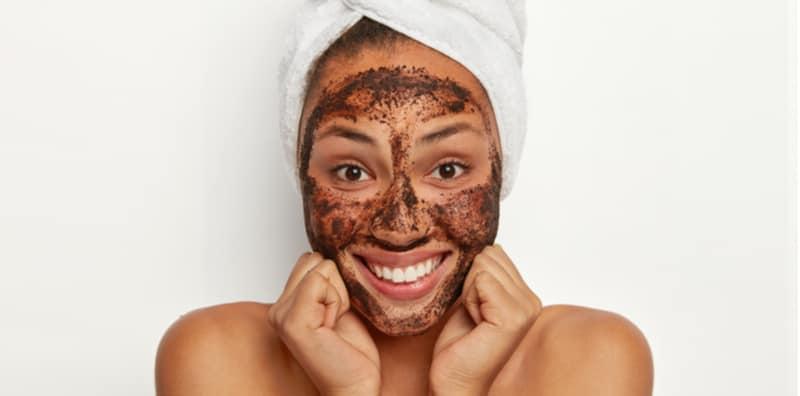 Gemar Melakukan Scrub Muka & Badan? Jangan Berlebihan Atau Ini Akibat!