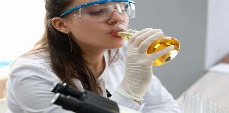 Peninju MMA Amalkan Terapi Minum Air Kencing Untuk Lebih Kuat? Betul Ke?