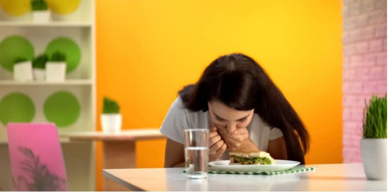 Bukan Nak Menakutkan, Tapi Ini 6 Makanan Yang Selalu Menjadi Punca Keracunan, Hati-Hati Ya!