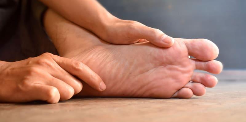 Selalu Rasa Kebas Pada Tangan Dan Kaki? Jaga-Jaga, Ia Mungkin Tanda Diabetes!