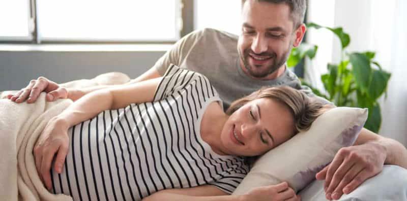 Siapa Kata Berbadan Dua Tidak Boleh Berjimak? Ini Tip Senggama Ikut Trimester