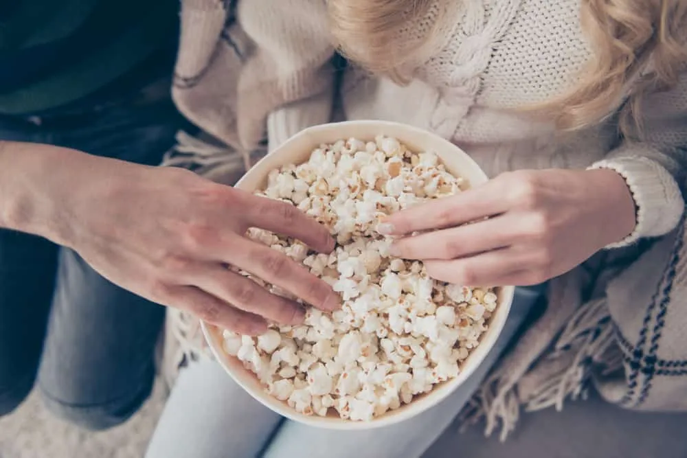 Nak Lebih Sihat Dengan Cara Mudah? Cuba Mula Dengan Makan Popcorn!