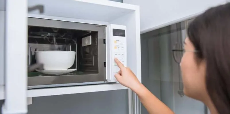 Boleh Ke Didihkan Air Guna Microwave? Ada Cara Selamat Yang Patut Anda Ambil Tahu Dulu!