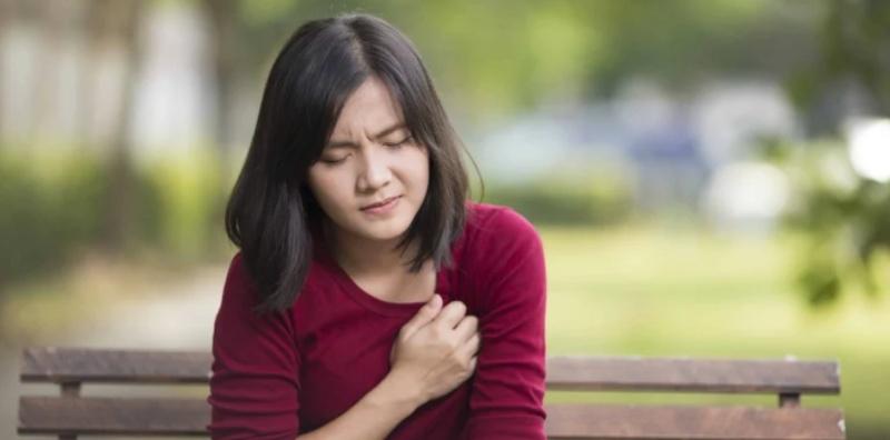 Kenapa Sakit Tulang Dada? Rupanya, Ada 4 Kondisi Yang Boleh Jadi Punca Utama!