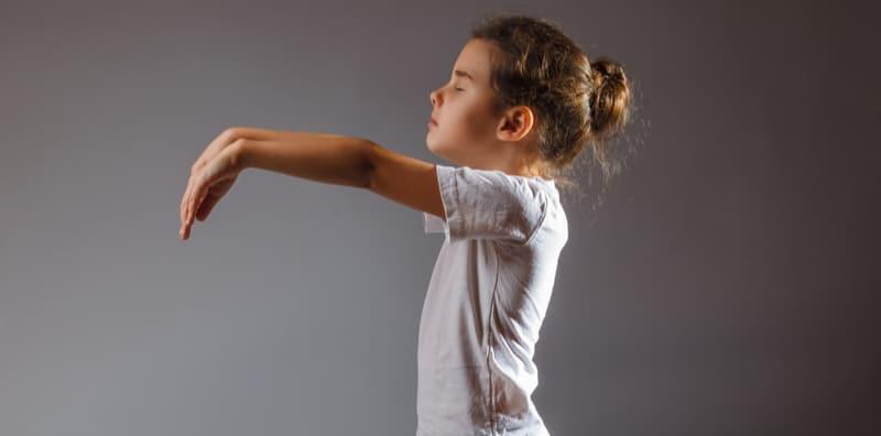 Terlihat Anak Selalu Tidur Berjalan? Ketahui Tentang Somnambulisme