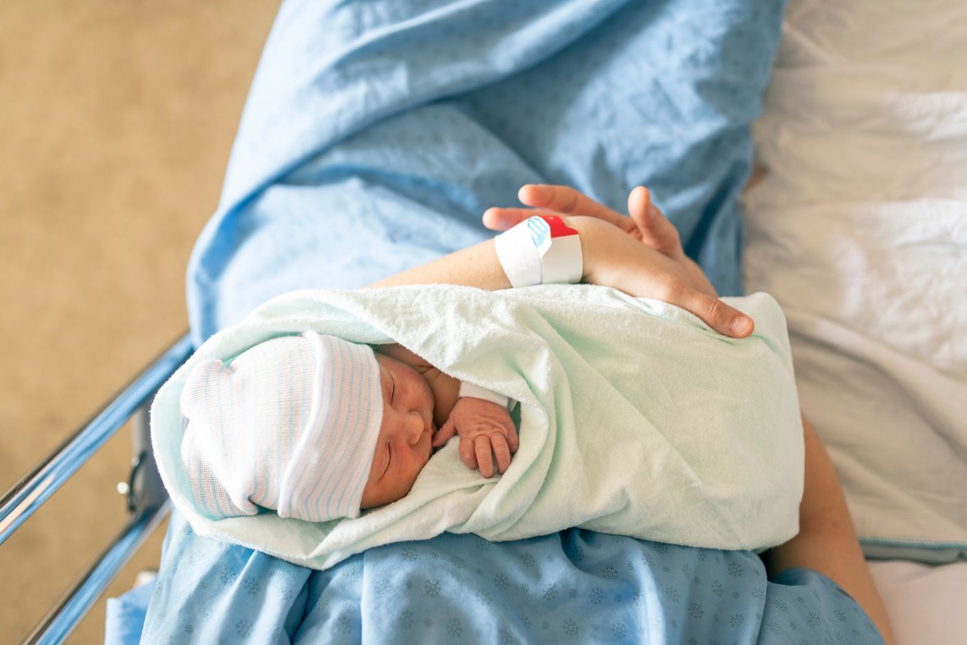 Boleh Ke Ibu Bersalin Normal Lepas Bersalin C-Section? Ambil Tahu Risiko Ini Dulu!