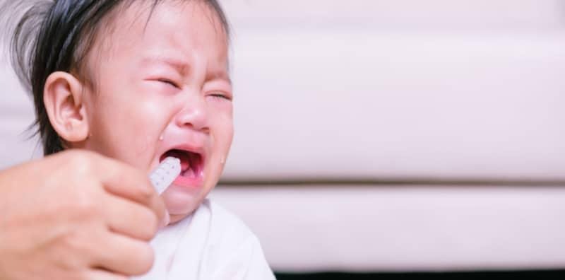 Nangis Makan Ubat Macam Kena Pukul, Mari Ajar Anak Makan Ubat Cara Ini!