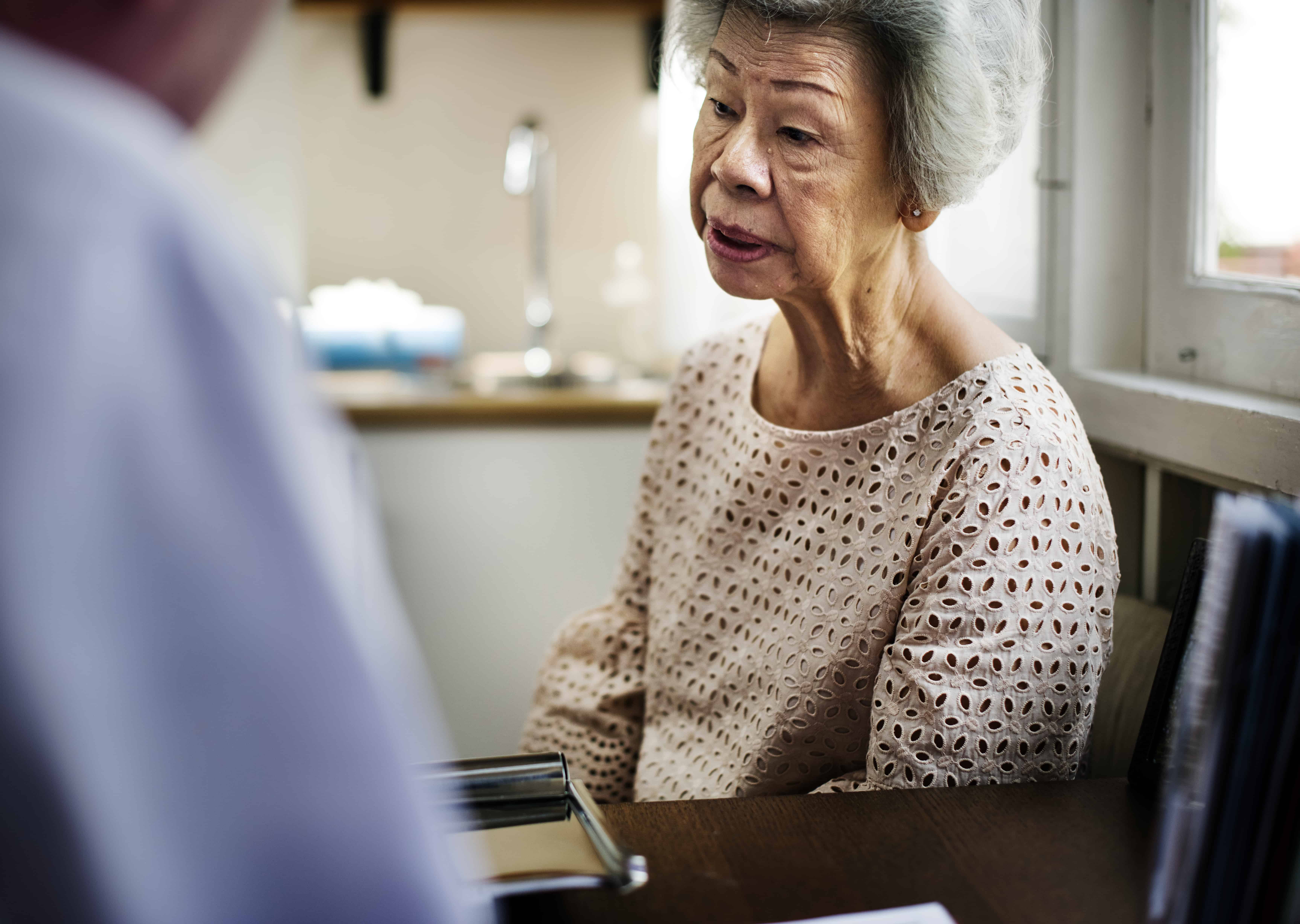 AWAS! Ini Sebab Mengapa Jangkitan Pneumonia BAHAYA Untuk Orang Tua