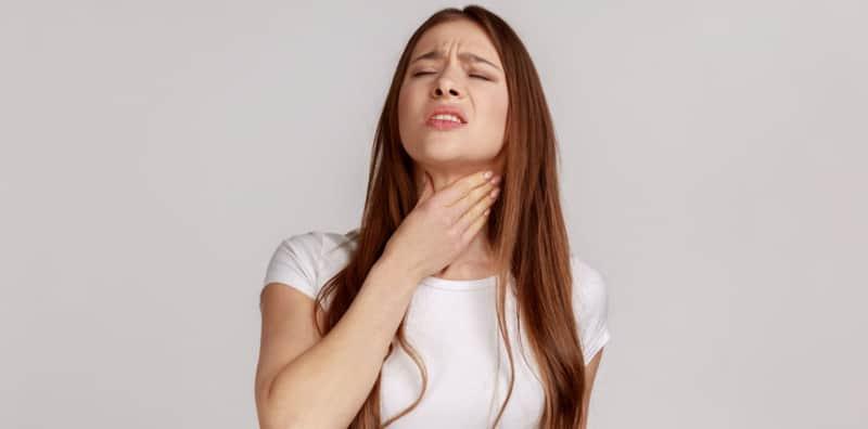 5 Punca Tekak Rasa Perit, Ada Simptom Berbahaya Sampai Kena Jumpa Doktor!