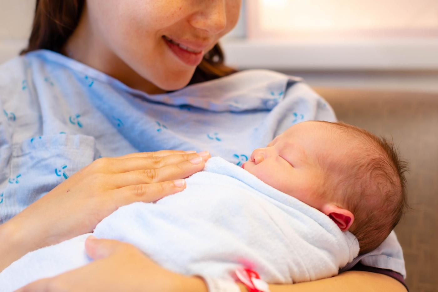 Panduan Untuk Bakal Bapa, Ini 5 Langkah Basuh Dan Tanam Uri Bayi Dengan Betul!