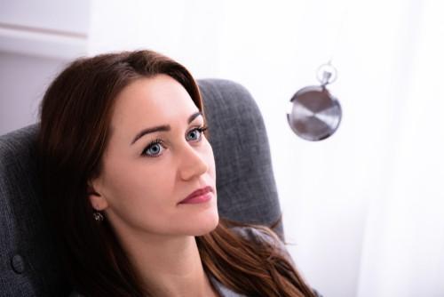 Hipnosis Bukan Macam Dalam Movie, Sebenarnya TAK ADA Pun Babak Hayun Jam Poket Depan Mata!