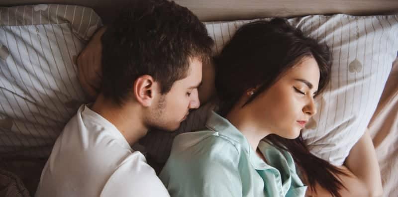 7 Perkara Anda Patut Buat Selepas Bersenggama, Jangan Terus Tidur Ya!