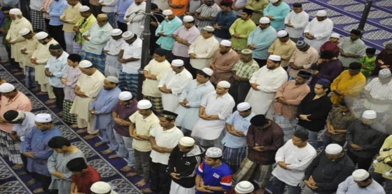 Nak Berat Badan Ideal Masa Ramadan? Buatlah Solat Tarawih, Bakar Kalori Anda Lepas Berbuka
