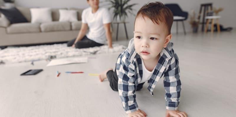Bayi Merangkak Atau Duduk Dulu? Ini Yang Mak Ayah Kena Tahu