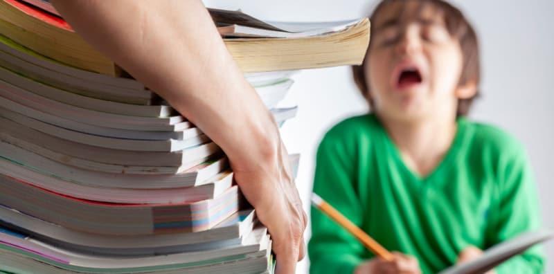 Berlumba Nak Anak Sentiasa Cemerlang & Wajib Skor Straight A, Itu Semua Punca Anak Stres!