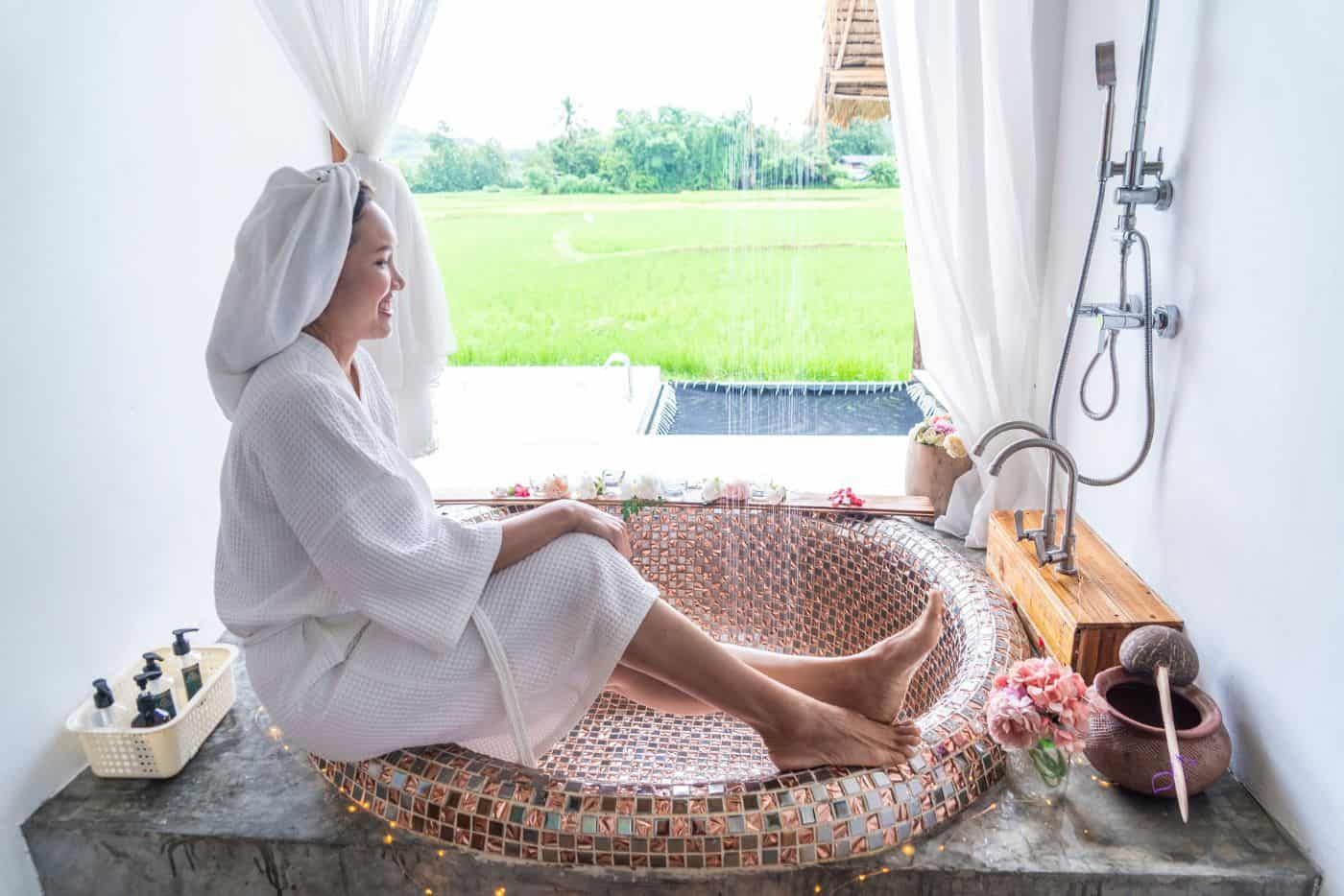 Ibu Lepas Bersalin, Ikut 8 Syarat Ini Kalau Nak Mandi (Klu: Ibu Czer Tak Boleh Mandi SEBULAN!)