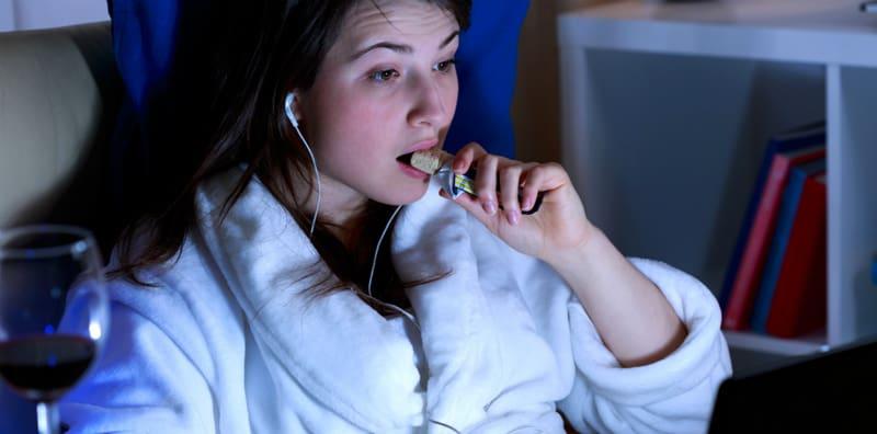 Pakar Kongsi 4 Sebab MESTI Elak Makan Lewat Malam, Rupanya Ada Kaitan Dengan Jantung?