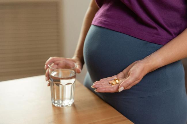 Cukup Nutrisi Kalau Ibu Hamil Makan Vitamin Pranatal, Benarkah? Ini Yang Anda Patut Tahu!