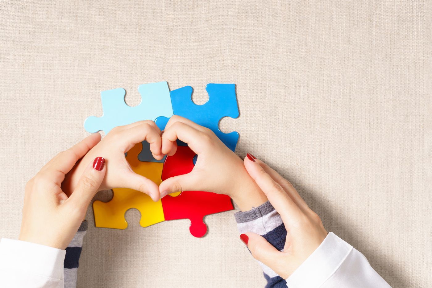 Ada Anak Autisme? Ini 9 Cara Terbaik Bantu Perkembangan Anak