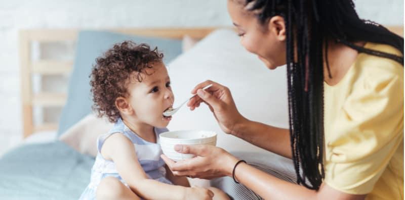 Belum Masanya Lagi! Mama, Usah Perkenalkan 5 Jenis Makanan Ini Kepada Si Manja