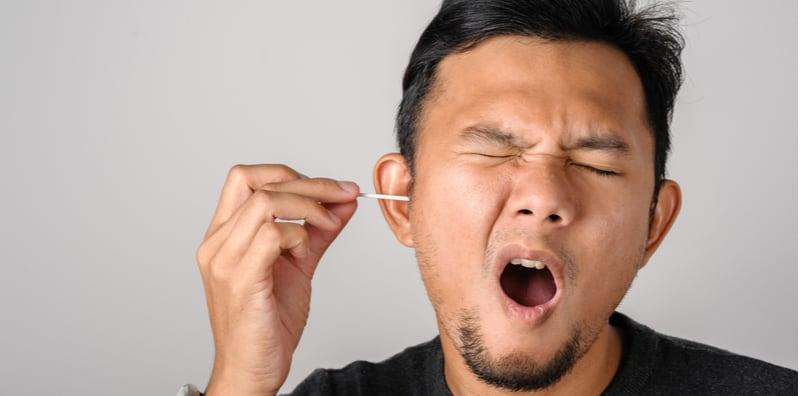 Jangan Korek Telinga Guna Putik Kapas Lagi! Ini Cara Bersihkan Telinga Yang PATUT Anda Ikut